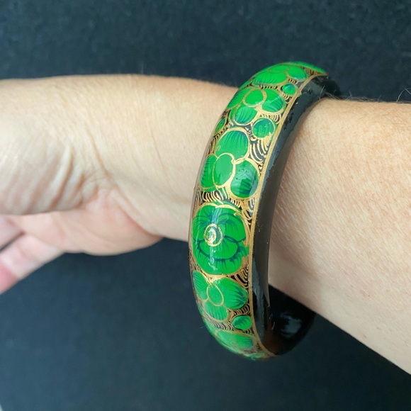 NWT Beautifully Hand Painted Green & Gold Boho Wood Bracelet Bangle - Picture 3 of 6